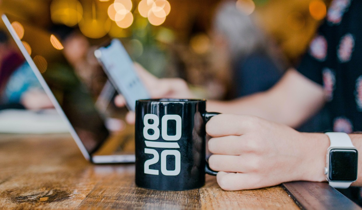 Black 80/20 mug on wooden table